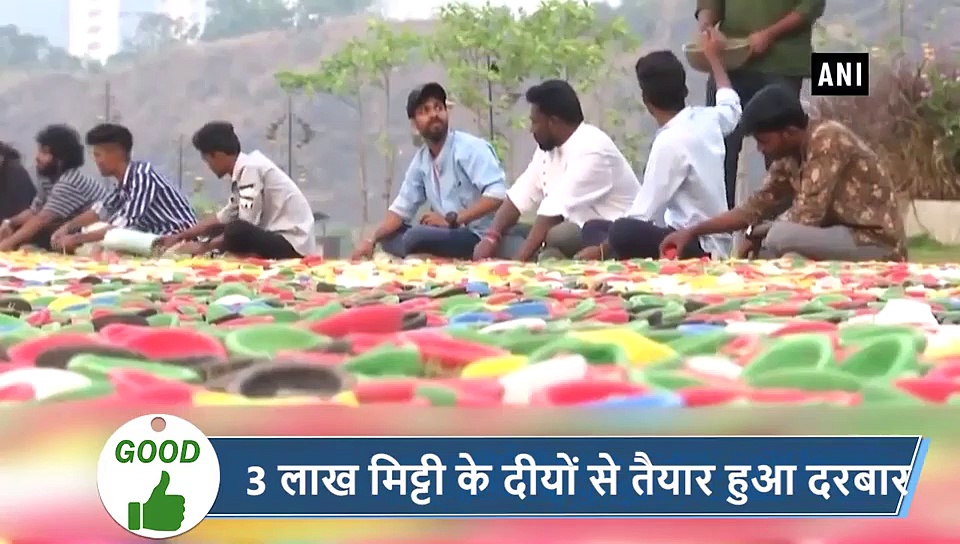 5 वायरल खबरें: चलती ट्रेन में स्टंट दिखा रहा था युवक, पलक झपकते मिली मौत