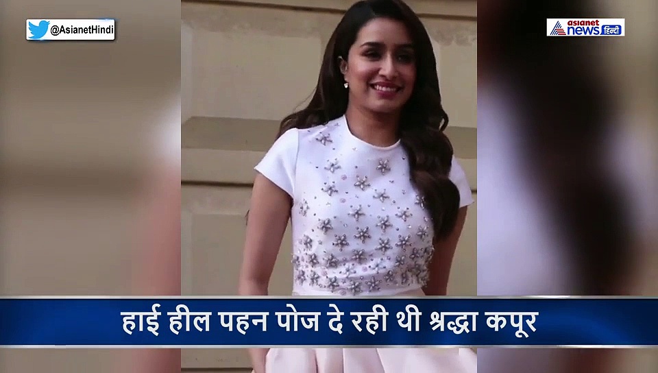 सीढ़ियों पर पोज दे रही थी शक्ति कपूर की बेटी, अचानक बिगड़ा बैलेंस तो गिरते गिरते बची