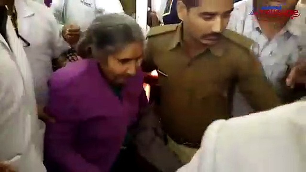 PM Modi's estranged wife meets with an accident, sustains minor injuries