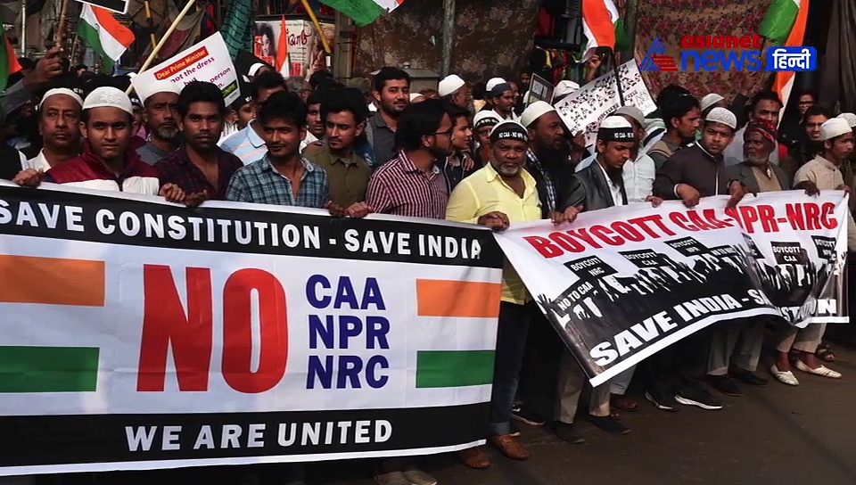 CAA के खिलाफ चल रहे विरोध प्रदर्शनों से बिगड़ा देश का माहौल, पैसा निकाल रही विदेशी कंपनियां