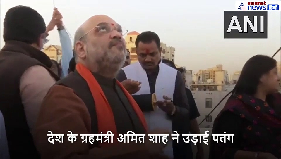 कभी चेहरे पर शिकन तो कभी मुस्कान, राजनीति से परे एक अलग अंदाज में नजर आए अमितशाह