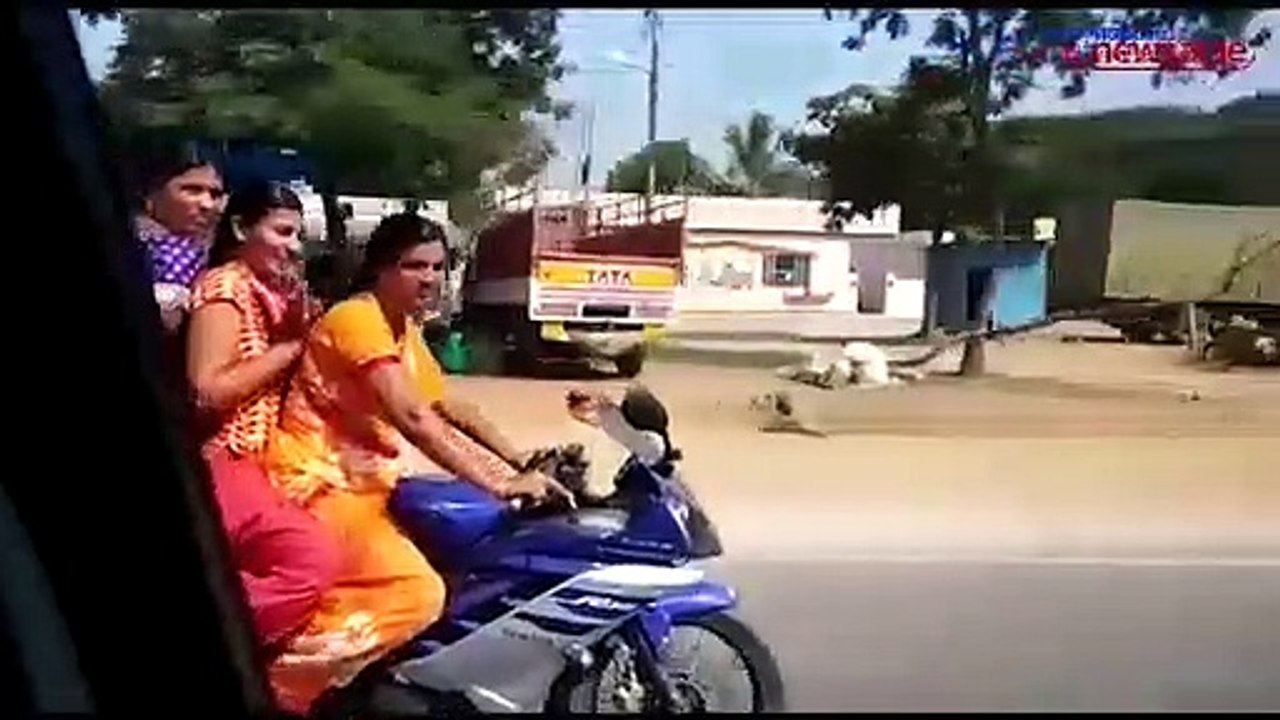 Watch these cool saree-clad women riding a sports bike in Hyderabad like a pro