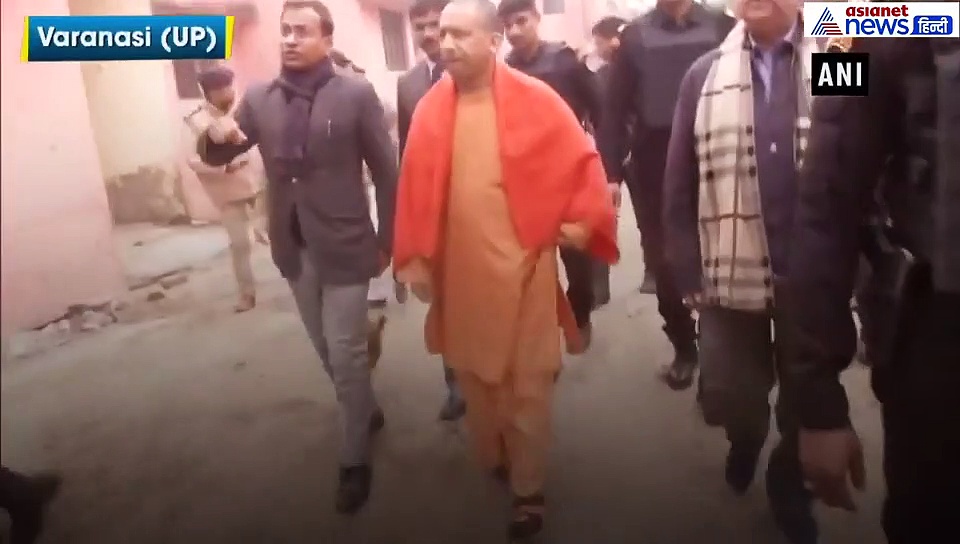वाराणसी पहुंचे सीएम योगी आदित्यनाथ इस अस्पताल का किया निरीक्षण