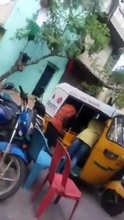 Ahead of RK Nagar polls, TTV Dhinakaran places pressure cookers at strategic places to woo voters