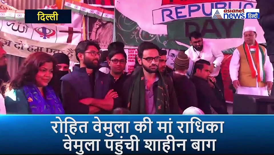 शाहीन बाग पहुंची JNU गैंग, गणतंत्र दिवस पर फहराया तिरंगा