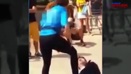 Video: Woman rubs her breasts on man's face to teach him a lesson for harassing her