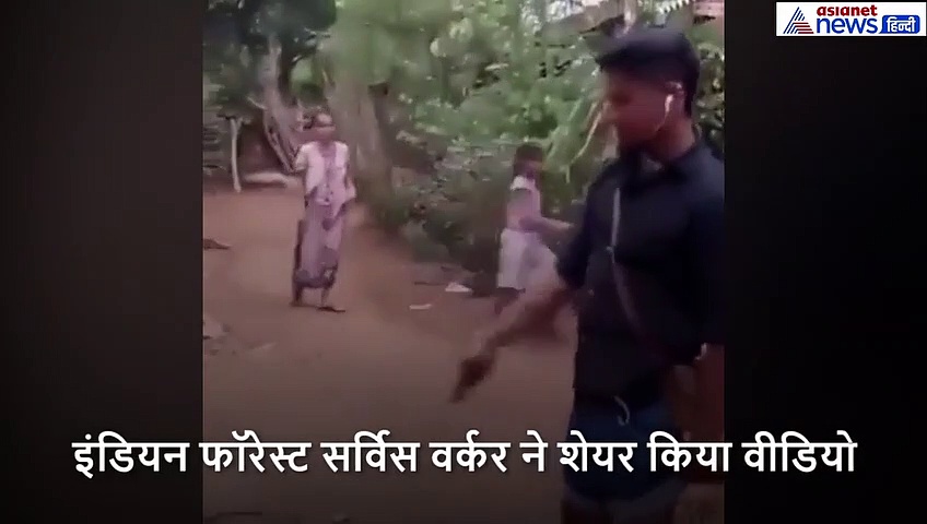 जानवर समझ प्लास्टिक की बोतल निगल गया सांप, हो गया खौफनाक हाल