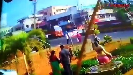 Download Video: Watch: Vizag man dies after throwing himself under speeding truck