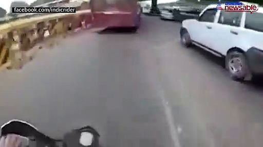 Top Gun: Watch this crazy rider driving his Duke through busy streets of Bengaluru at top speed