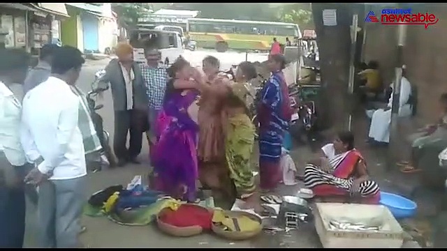 Two fisher-women get into an abusive fight over customers