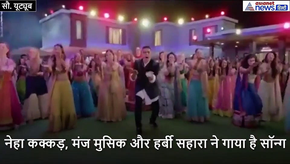 करीना कपूर के साथ 'लाल घाघरा' पहन जमकर नाचे अक्षय कुमार, वायरल हुआ वीडियो