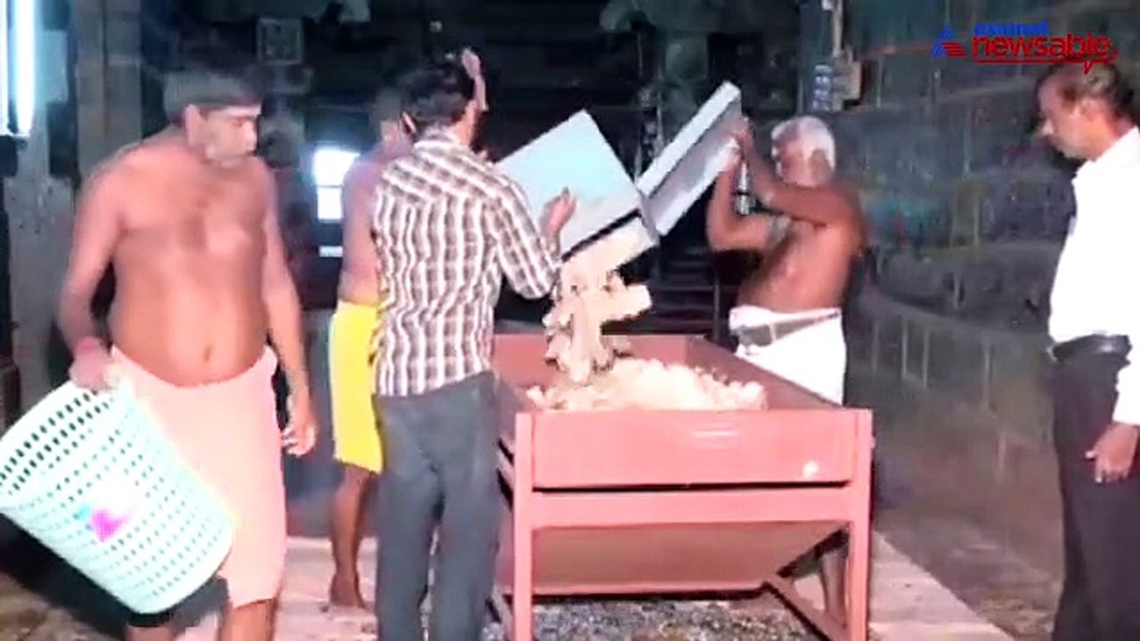 Man steals gold