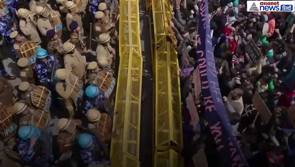 गल गए नाक कान तो कहां पहने झुमके बालियां ? 'छपाक' में दिखी एसिड अटैक सर्वाइवर की दर्दनाक कहानी