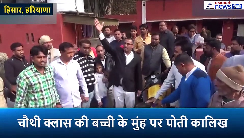 टेस्ट में अच्छे नंबर नहीं ला पाई चौथी क्लास की बच्ची, तो स्कूल ने कर दिया मुंह काला