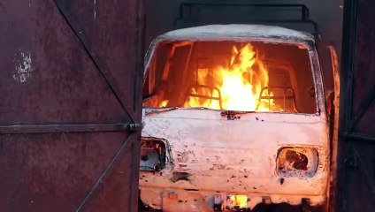 आग से एक साथ धधकी तीन गाडिय़ां, दहल गया मोहल्ला