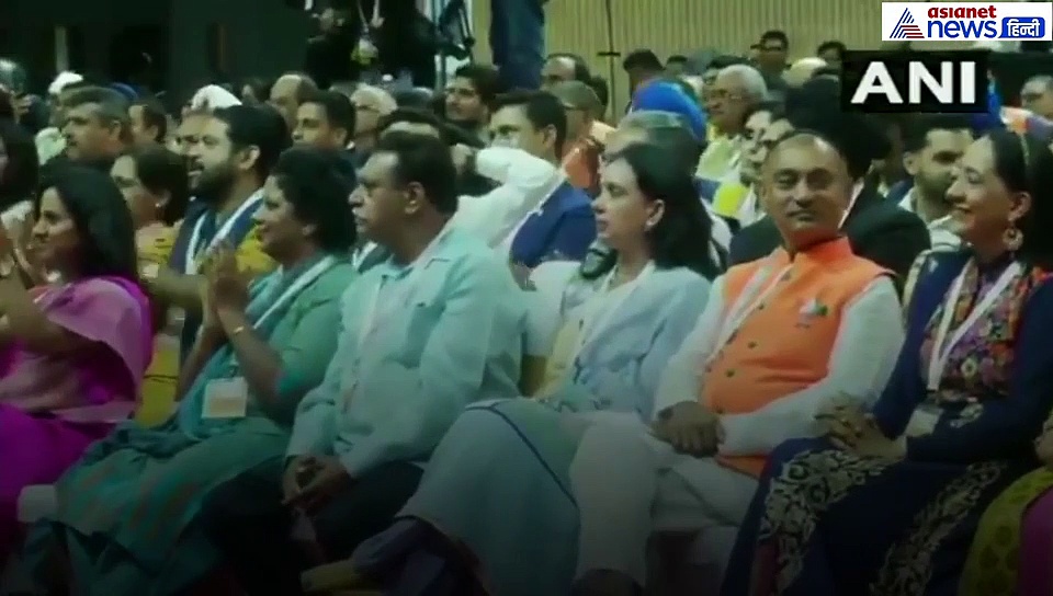 VIDEO: बैंकॉक में पीएम मोदी ने किया धारा 370 का जिक्र, लोगों ने इस अंदाज में दी प्रतिक्रिया