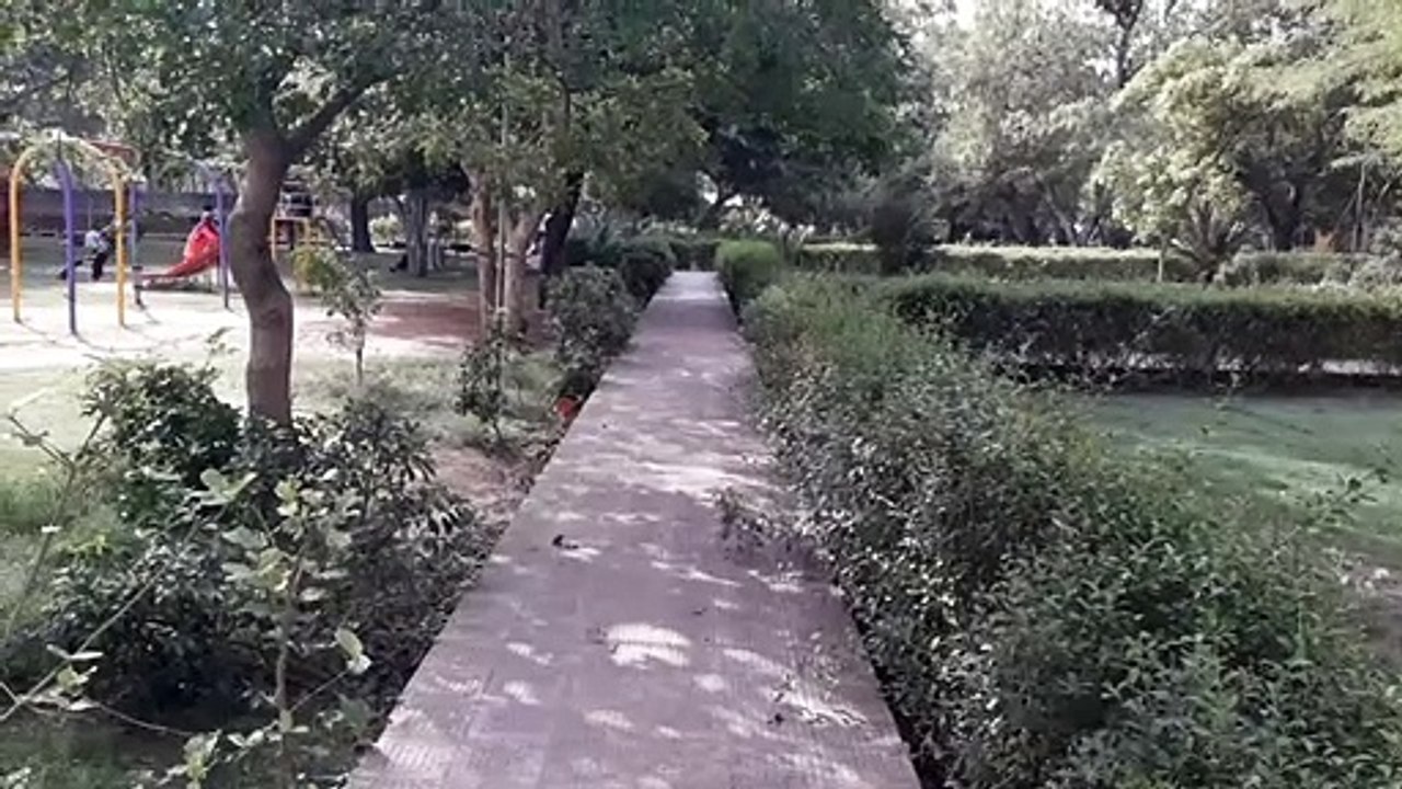 मॉर्निंग वॉक पर जा रहे लोग, लेकिन इस बड़ी सुविध...