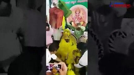 If you want to live life king-size, join the poor party JD(S)