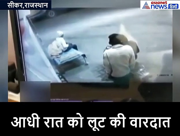 दिवाली की रात में दो लड़कों का कारनामा, 30 रु.देकर सेकंड में उड़ा दी नोटों की गड्‌डी