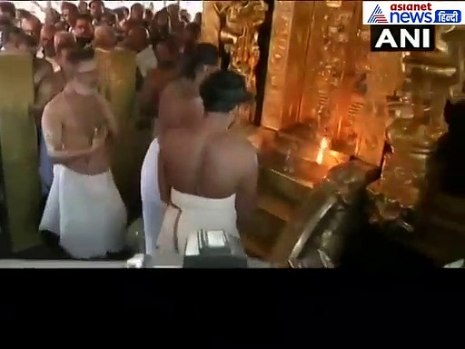 Video पहले पुजारी ने किया दंडवत प्रणाम, फिर खोला ऐतिहासिक मंदिर सबरीमाला का द्वार