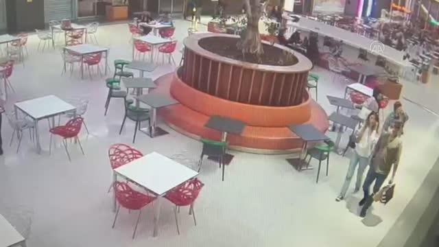 Son dakika haberleri! Şişli'de AVM'deki cep telefonu hırsızlığı güvenlik kamerasına yansıdı