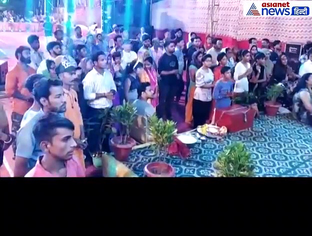 10 साल की बच्ची को बना दिया देवी, पूजा कर रहे लोगों का दावा- पूरी हो रही मनोकामना