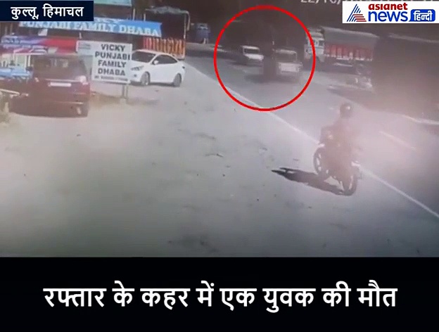 रफ्तार का कहर: इधर से दौड़ी जीप और उधर भिड़ गई कार, देखें शॉकिंग VIDEO