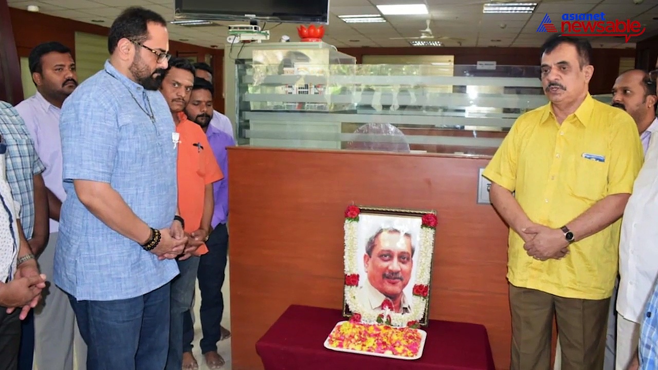 BJP leaders pay tribute to Manohar Parrikar in Bengaluru