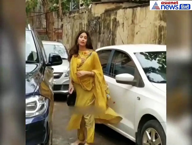 लंबे समय बाद सूट में दिखी श्रीदेवी की बेटी, लेकिन कर बैठी एक भूल जिससे उड़ा मजाक