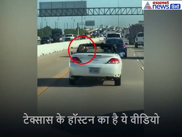 बिजी सड़क पर गाड़ी चलाते हुए शख्स ने किया ऐसा काम, पड़ने लगी गालियां