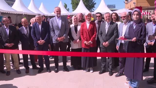 KADEM Vakfı Mütevelli Heyeti Başkanı Sümeyye Erdoğan Bayraktar gençlerle sohbet etti