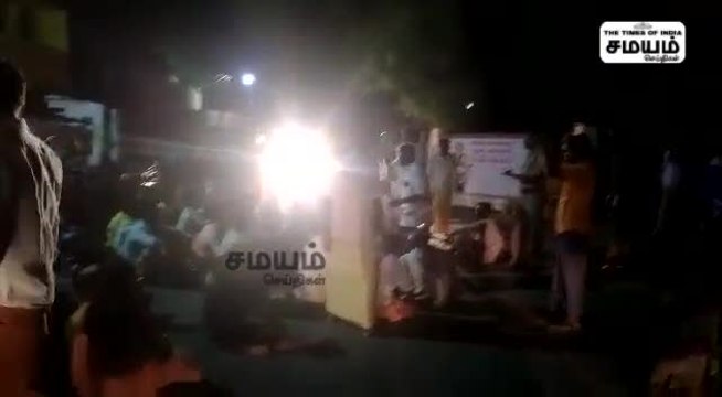 ஊராட்சி மன்ற தலைவர் தலைமையில் பொதுமக்கள் சாலை மறியல்; இதான் காரணமாம்!