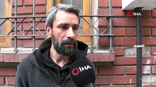 Kapkaç şoku kamerada: Fotoğraf gösterirken telefonunu çaldılar