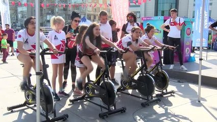 KARTAL'DA 3 GÜN SÜRECEK OLAN 19 MAYIS KUTLAMALARI BİRÇOK GENCİ BİR ARAYA GETİRDİ