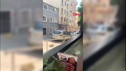 İstanbul'un göbeğinde elinde bıçakla kovaladı
