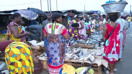 Carton rouge : installation anarchique des commerçants sur le trottoir, cas de Yopougon-Siporex