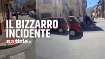 Palermo, il bizzarro incidente provocato dalla caduta di un palo della luce: il video dello scontro