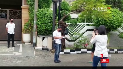 Скачать видео: Nenek Korban Gigitan Anjing Ditodong Senjata Api Pemilik