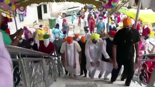 WATCH: PM Modi visits Gurudwara Sis Ganj Sahib