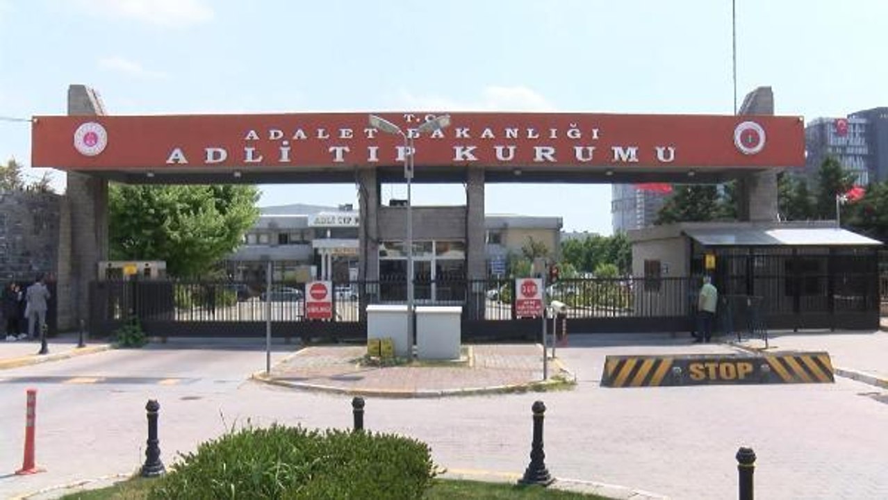BEYLİKDÜZÜ'NDE ÖLDÜRÜLEN KADININ CENAZESİ ADLİ TIPTAN ALINDI