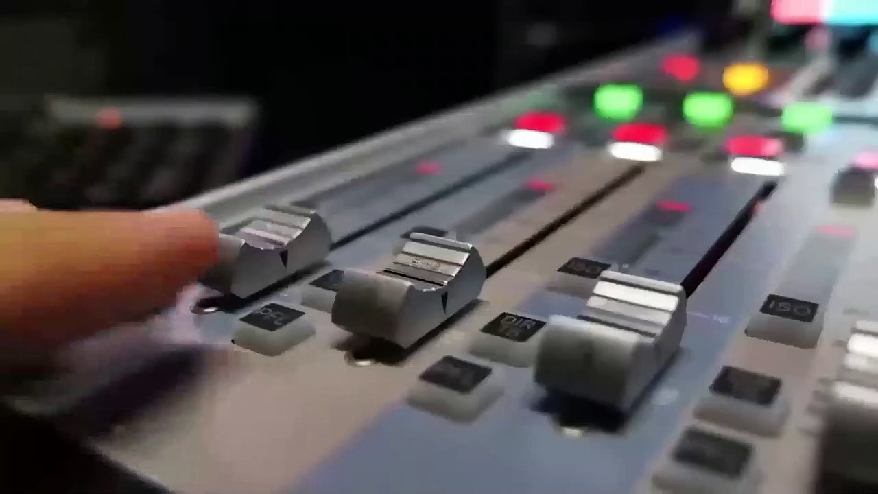 Truck Driver's miraculous escape as 2-storey building collapses; Watch video