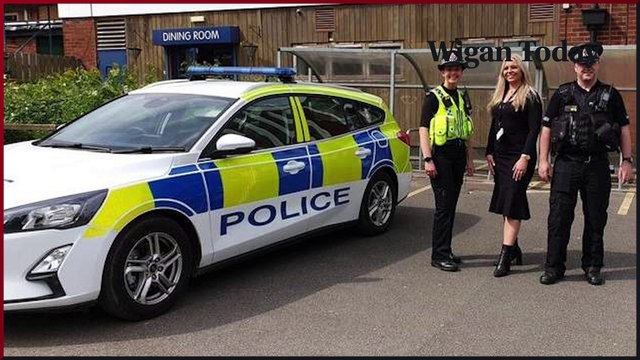 Wigan Post news update: Police drop into Wigan school to warn about knife crime