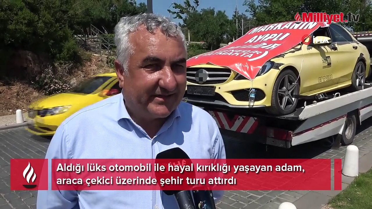 Aldığı lüks otomobil ile hayal kırıklığı yaşayan adam, araca çekici üzerinde şehir turu attırdı