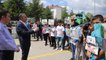 Çubuk Belediye Başkanı Demirbaş, öğrencilerle çöp topladı