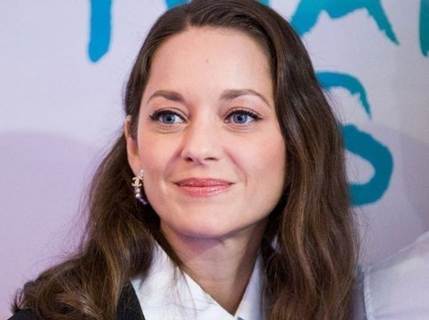 Marion Cotillard inquiète et gênée sur le plateau de C à vous : elle interrompt le programme et les équipes pour ne pas revoir certaines imag...