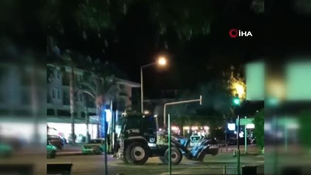 İş makinesi ile cadde ortasında drift pahalıya patladı