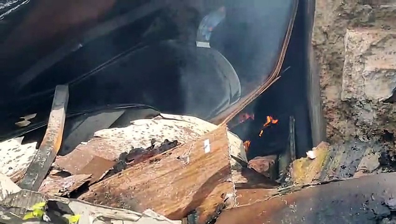 Burning Godown : शॉर्ट सर्किट से प्लाईवुड गोदाम धधका, ऐसे पाया जा सका काबू