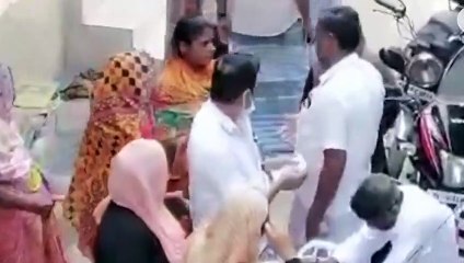 Video herunterladen: Cash for votes scandal ahead of Tamil Nadu local body polls