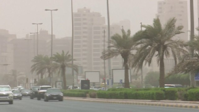 موجة غبار شديدة تضرب العراق والكويت والسعودية والإمارات