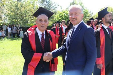 1963'TE ANKARA'DA BAŞLADIĞI HUKUK FAKÜLTESİNDEN 77 YAŞINDA ERZİNCAN'DA MEZUN OLDU -2